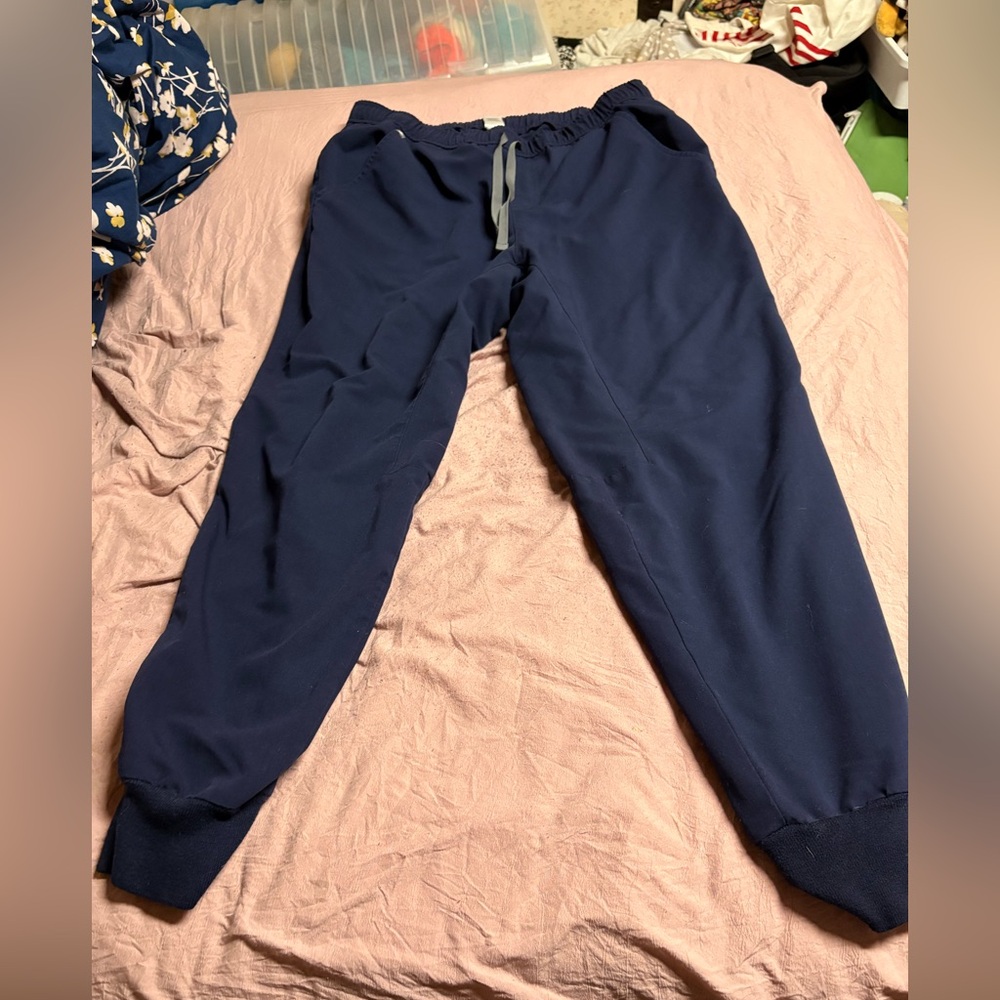 Figs jogger style scrub pants